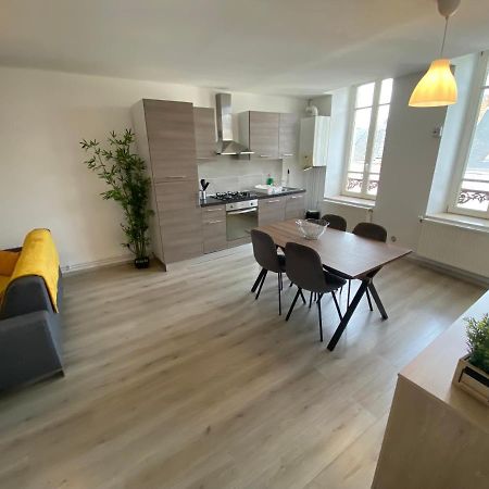 Joli Appartement Avec Parking Gratuit Sur Place Givet Exteriör bild