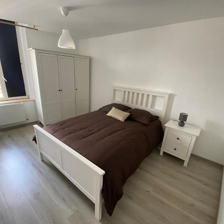 Joli Appartement Avec Parking Gratuit Sur Place Givet Exteriör bild