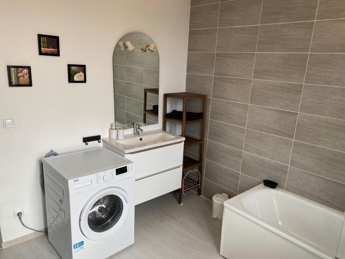 Joli Appartement Avec Parking Gratuit Sur Place Givet Exteriör bild