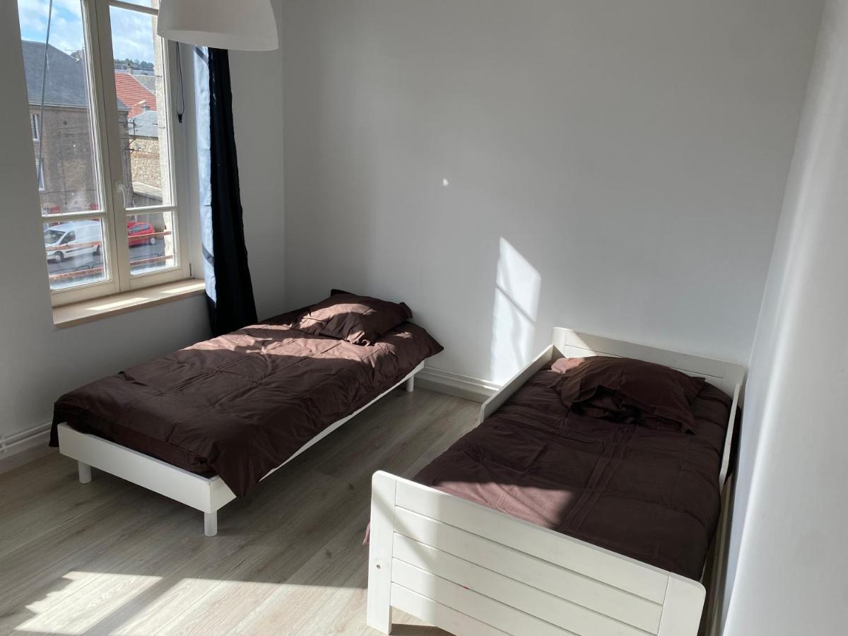 Joli Appartement Avec Parking Gratuit Sur Place Givet Exteriör bild