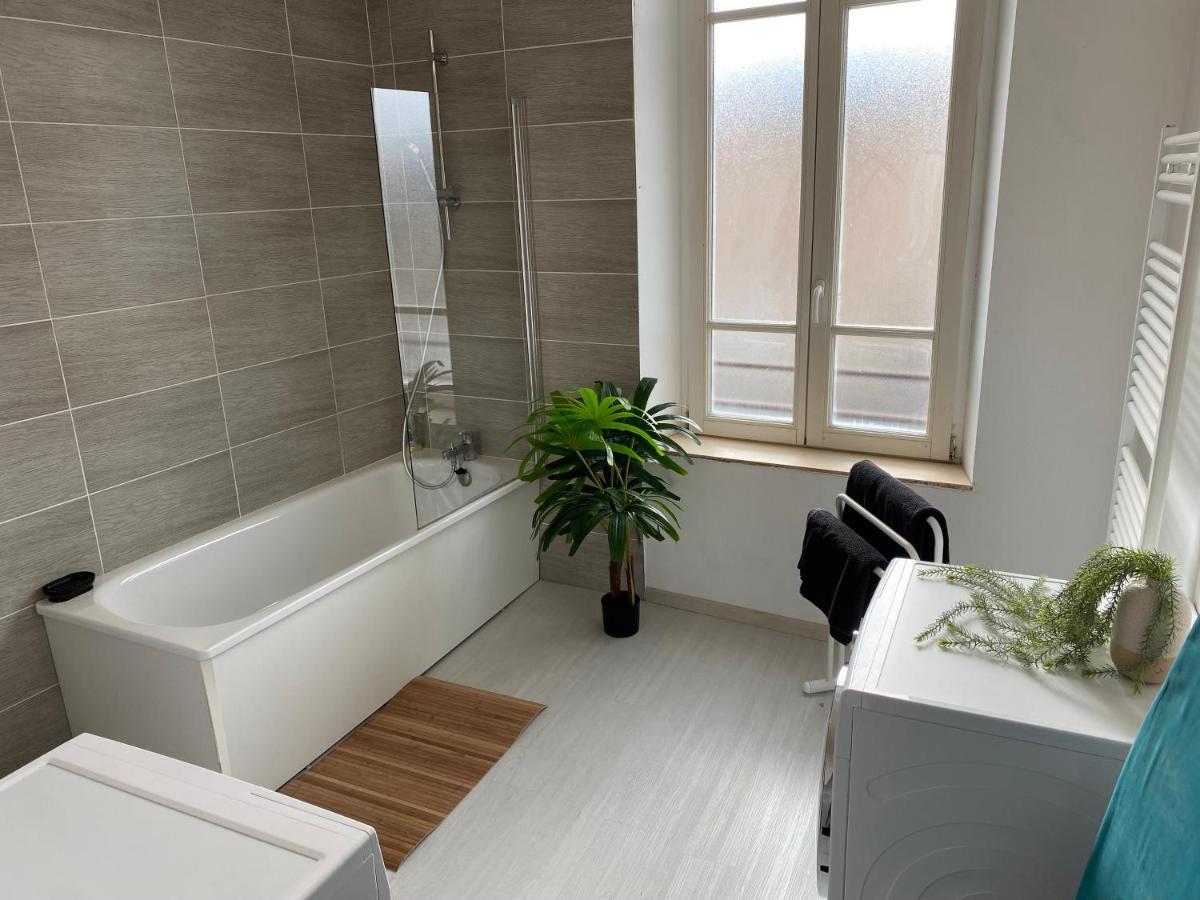 Joli Appartement Avec Parking Gratuit Sur Place Givet Exteriör bild