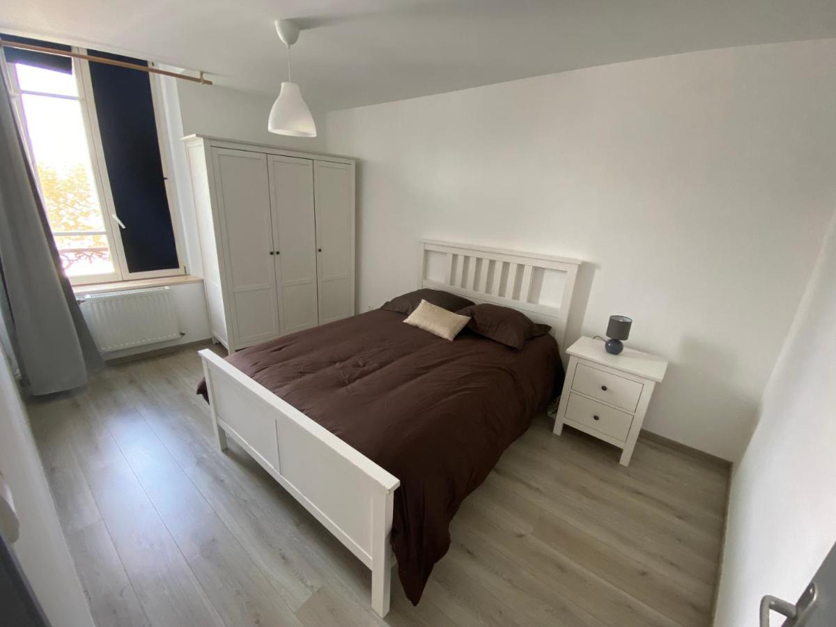 Joli Appartement Avec Parking Gratuit Sur Place Givet Exteriör bild