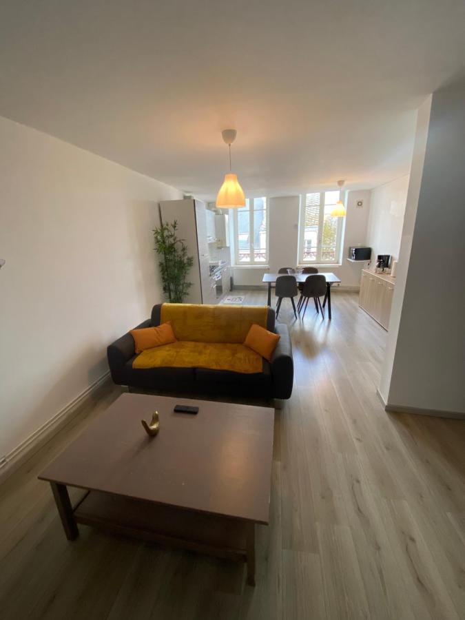 Joli Appartement Avec Parking Gratuit Sur Place Givet Exteriör bild