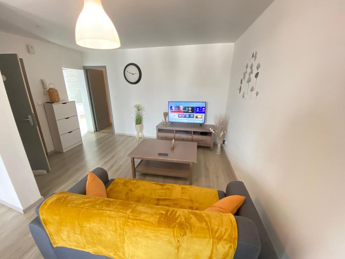 Joli Appartement Avec Parking Gratuit Sur Place Givet Exteriör bild
