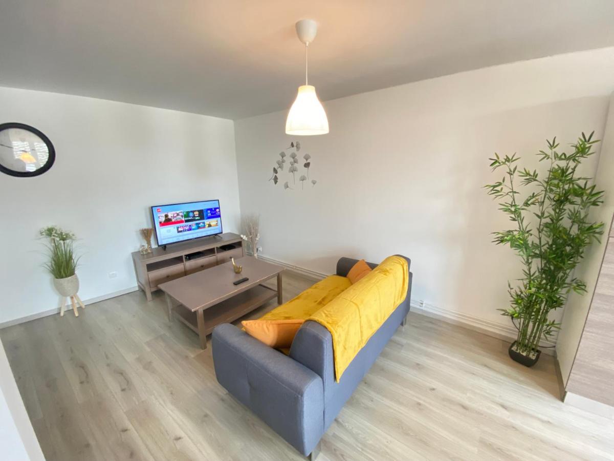 Joli Appartement Avec Parking Gratuit Sur Place Givet Exteriör bild