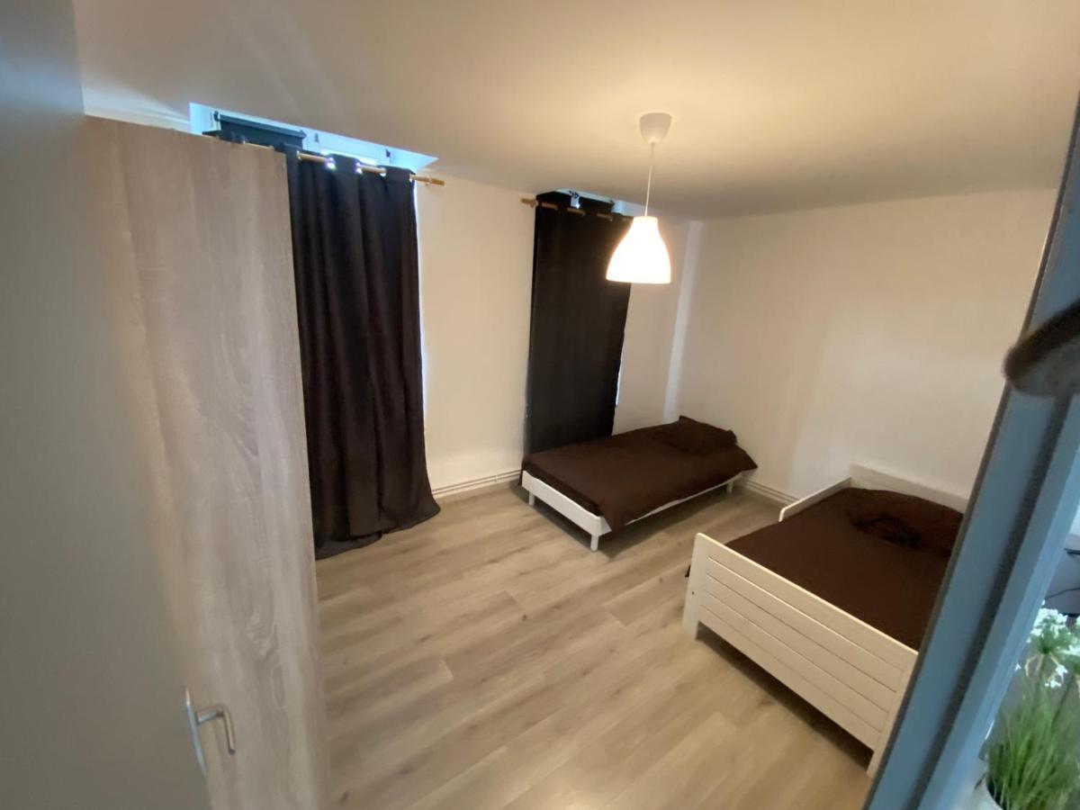 Joli Appartement Avec Parking Gratuit Sur Place Givet Exteriör bild